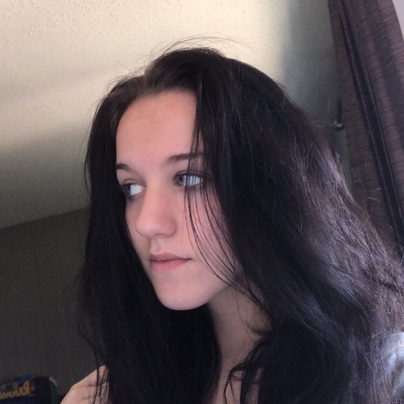 Scarlett Erber - Poshmark Profile Picture of Scarlett Erber (@scarletterber) on Poshmark