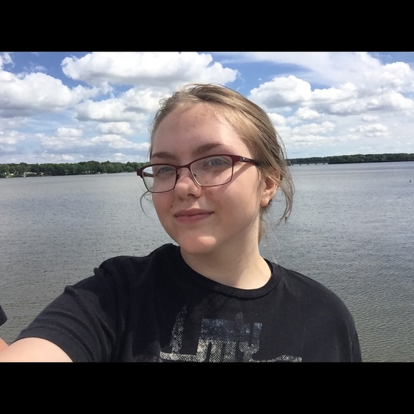 Profile Picture of Kylie Chrispen (@kyliechrispen03) on Poshmark