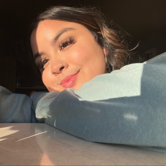 Samantha Verdin - Poshmark Profile Picture of Samantha Verdin (@samanthaaverdin) on Poshmark