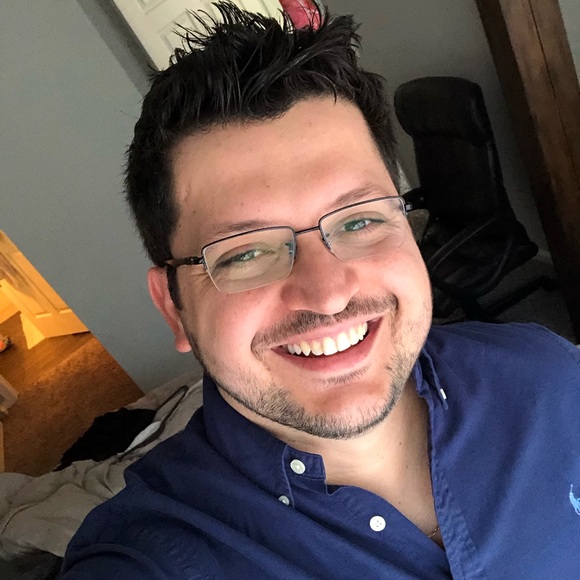 Alex Batista - Poshmark Profile Picture of Alex Batista (@arovedabatista) on Poshmark