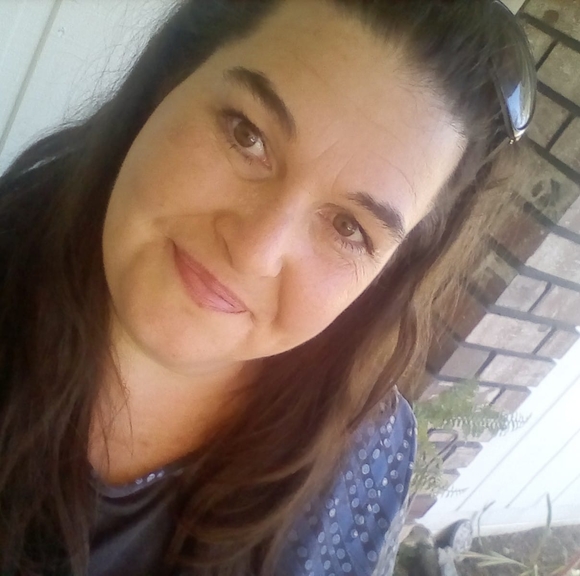 Profile Picture of Angel Johndrow (@angeljohndrow) on Poshmark