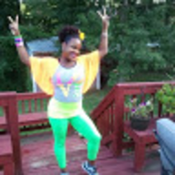 Profile Picture of Crystal Sylvester (@crystalsylve617) on Poshmark