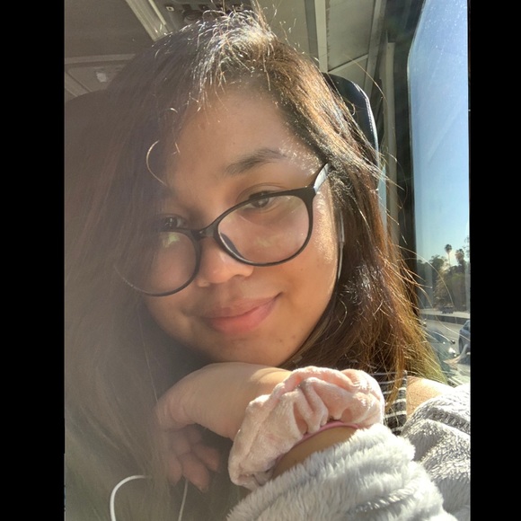 Profile Picture of Glennise Marie (@glennisemarie) on Poshmark