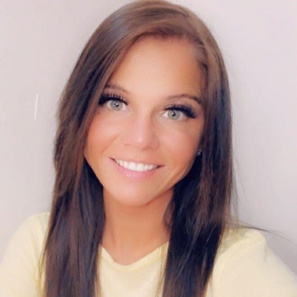 Profile Picture of Julia Matsche (@toesarehappy1) on Poshmark