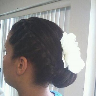 Profile Picture of LORI HUTCHISON (@LORIHAIR) on Twitter