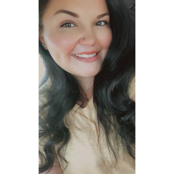 Profile Picture of Cara Bell (@carabell96) on Poshmark