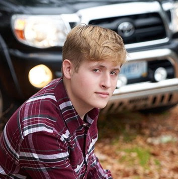 Profile Picture of Matthew Henry (@mattbrous23) on Poshmark