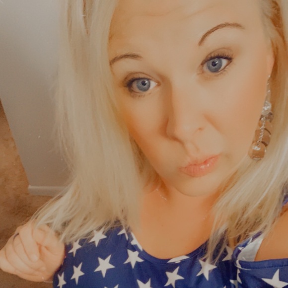 Profile Picture of Brandy Donnelly (@b_donnelly) on Poshmark