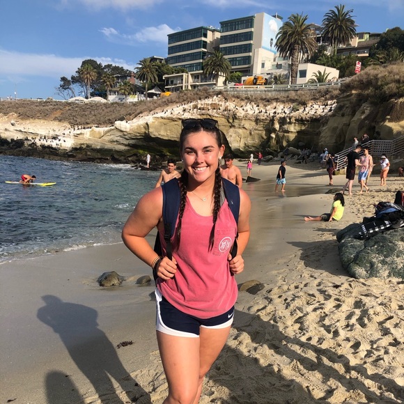 Profile Picture of Katelyn Howell (@katelynhowell44) on Poshmark