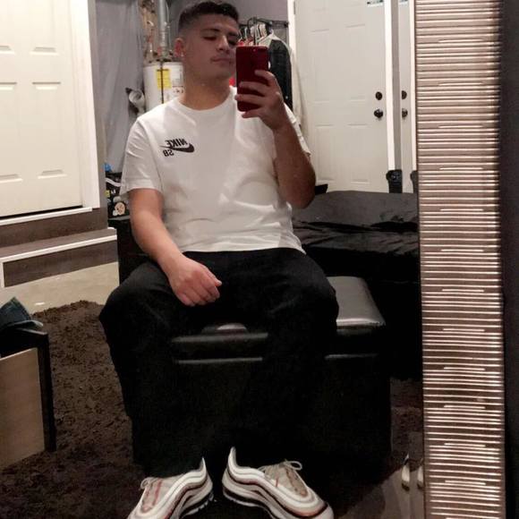 Profile Picture of Alex Murillo (@murilloalex195) on Poshmark