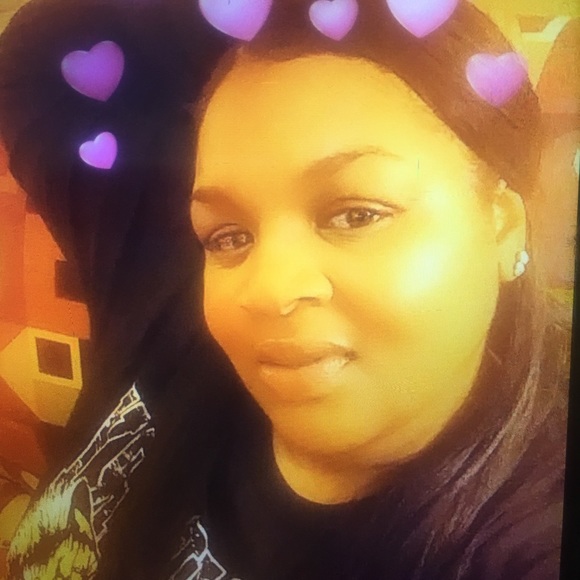 Profile Picture of Janyce Evans (@anasia18) on Poshmark