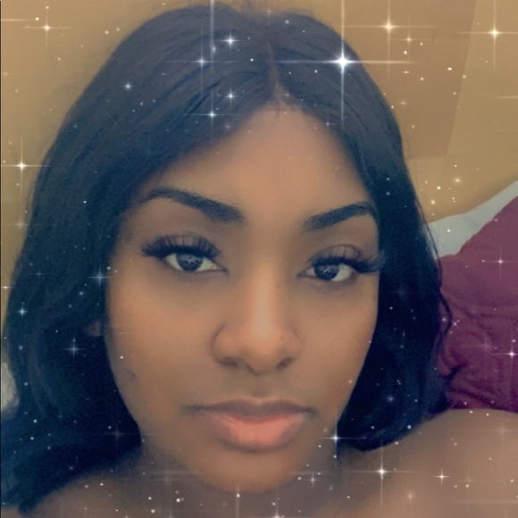 Profile Picture of Dawniqua Packer (@dawnp4) on Poshmark