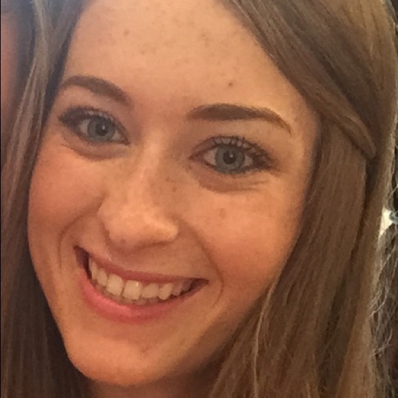 Profile Picture of Larae Harguess (@larae_harguess) on Poshmark