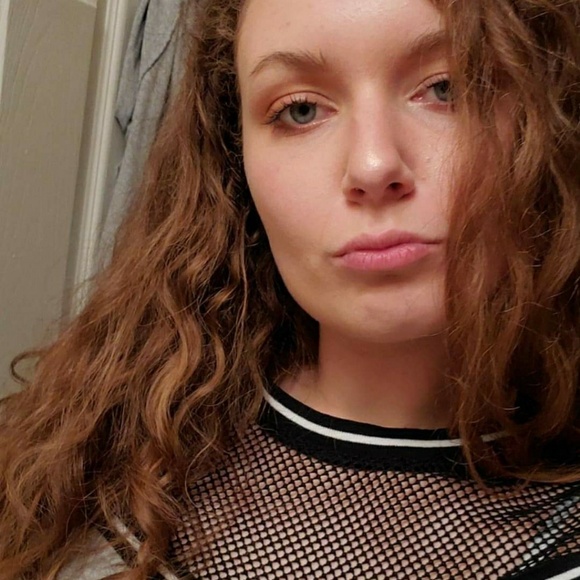 Profile Picture of Emma Entner (@emma_exit) on Poshmark