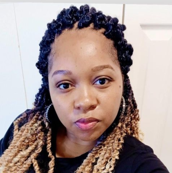 Profile Picture of Nellie Makuta (@nellymakuta) on Poshmark