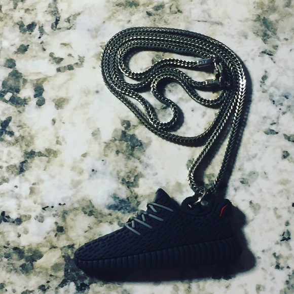 Profile Picture of Matthew Torres (@matthewblue) on Poshmark