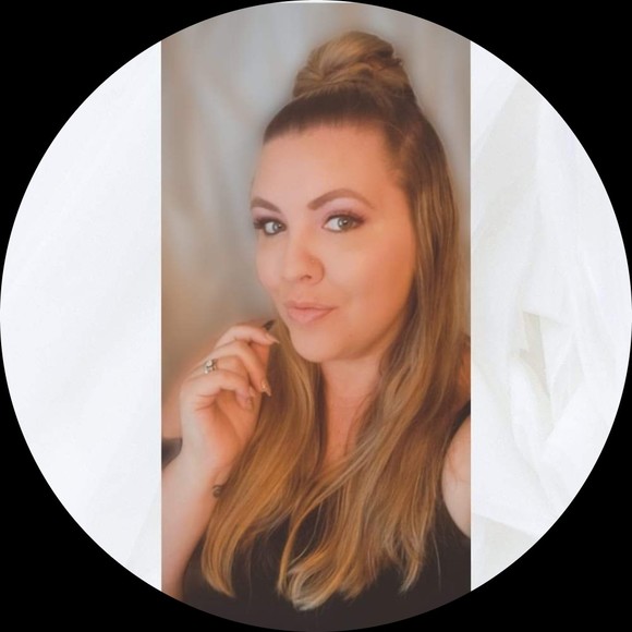 Profile Photo of Jennifer Betts (@jbetts2715) on Poshmark