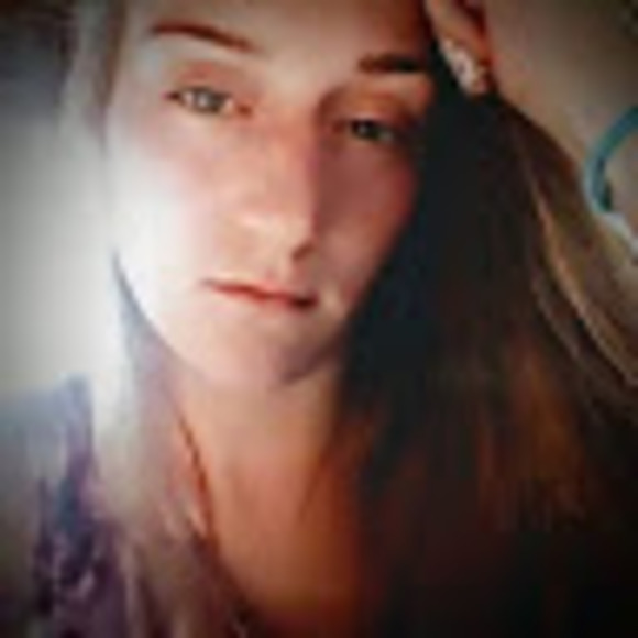 Profile Picture of Paige Saunders (@pdam9590) on Poshmark