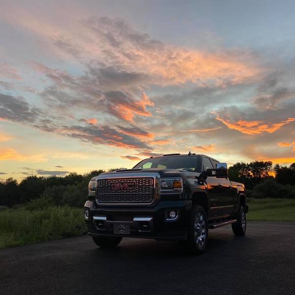 Profile Picture of Kris Silfies (@krissilfies) on Poshmark