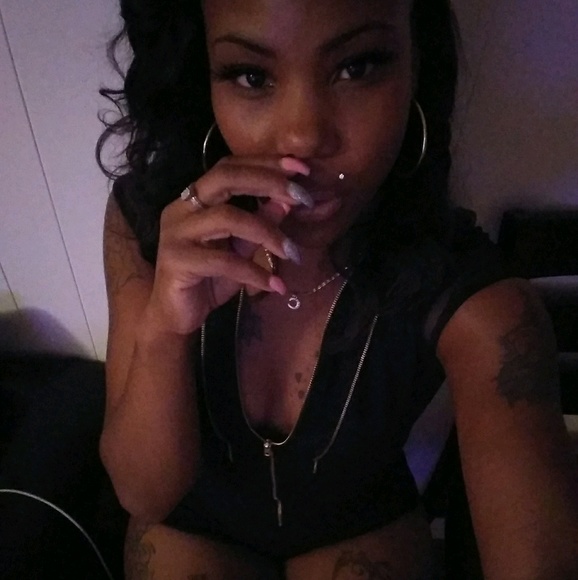 Profile Picture of Berthana Woods (@lynette12231104) on Poshmark