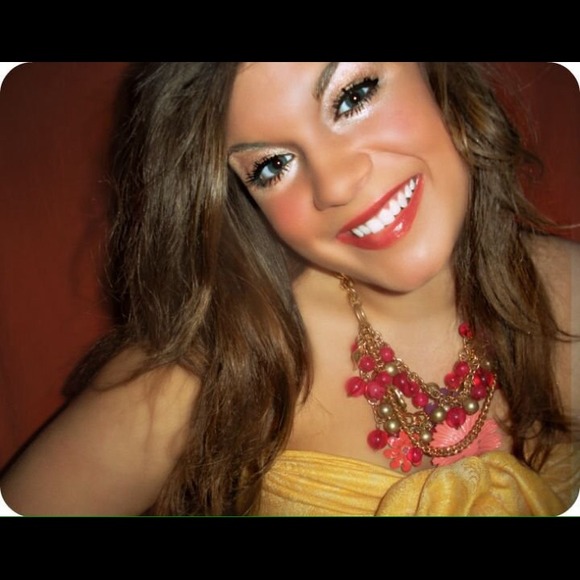 Profile Picture of Mackenzie Paul (@consignmeup) on Poshmark