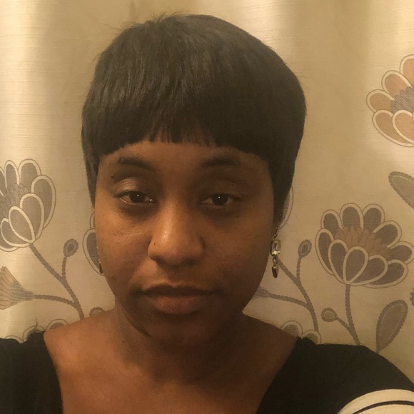 Profile Picture of Carlisa Barbour (@carlisa81) on Poshmark