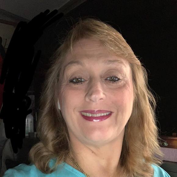 Profile Picture of Tammy Elswick (@goatprint) on Poshmark