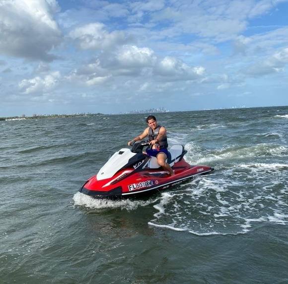 Profile Picture of Reinaldo Echevarria (@reinaldoeche1) on Poshmark