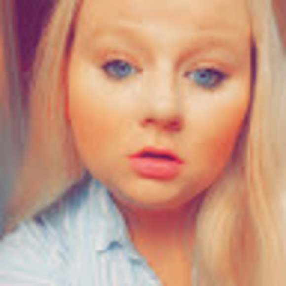 Profile Picture of Felicity Mattison (@felicitymatt) on Poshmark