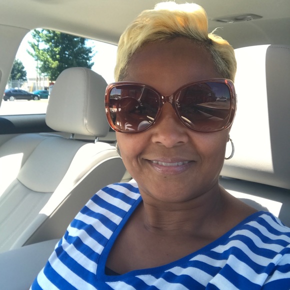 Profile Picture of Beverly Bogard (@beverly_bogard) on Poshmark