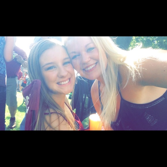 Profile Picture of Melissa Hoppal (@mhoppal) on Poshmark