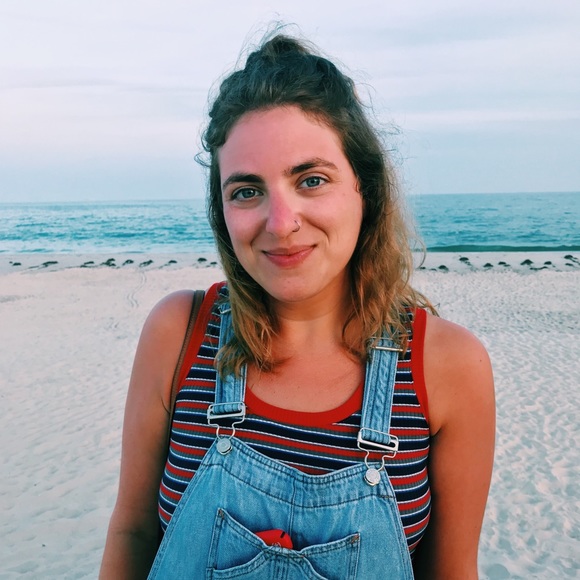 Profile Picture of Miranda Mawhinney (@mmawhinney94) on Poshmark