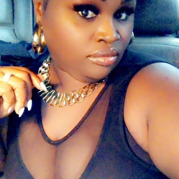 Profile Picture of Jacqueline Bradley (@jacquelinebr125) on Poshmark