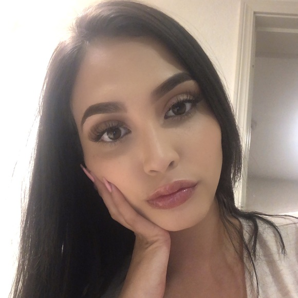 Profile Picture of Giselle Calzadillas (@gcalzadillas) on Poshmark