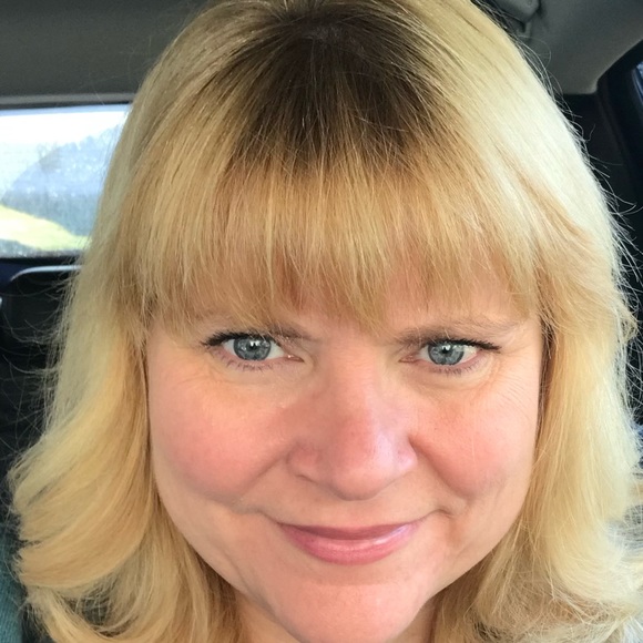 Profile Picture of Janet Celender (@jsue0630) on Poshmark