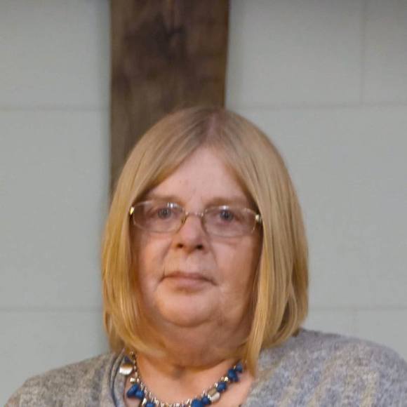 Profile Picture of Terrie Wright-mctaggart (@teeteelyn4) on Poshmark