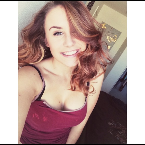 Profile Picture of Bella Delsman (@delsmani1500) on Poshmark