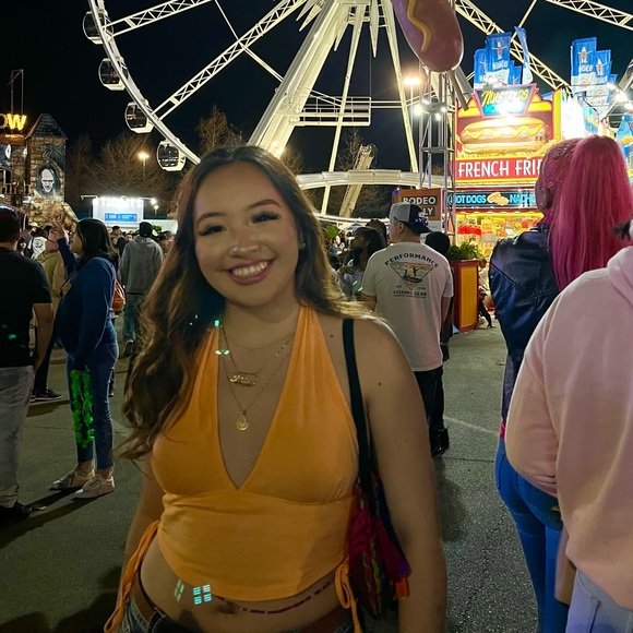 Profile Picture of Diana Perla (@dianaperla02) on Poshmark