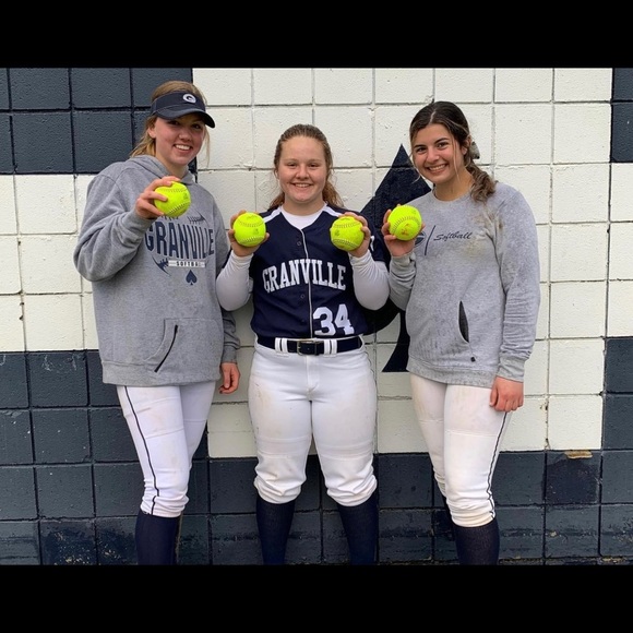 Profile Picture of Emily Travis (@emilytravis245) on Poshmark