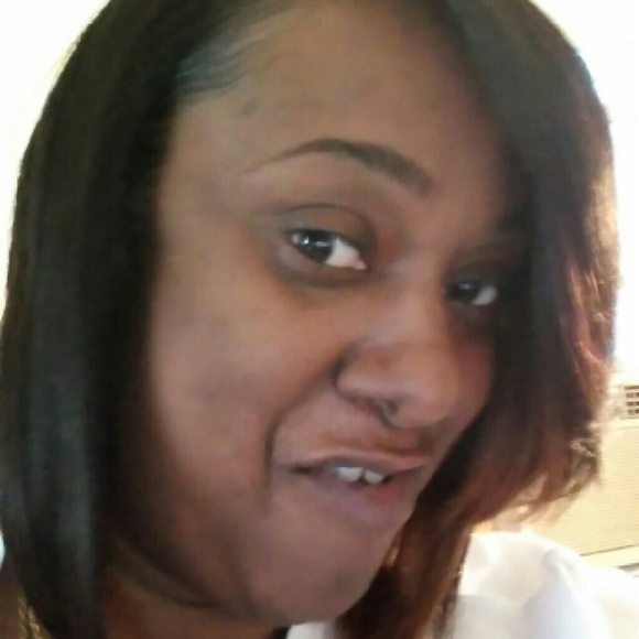Profile Picture of Yolanda Bates (@yoski41) on Poshmark