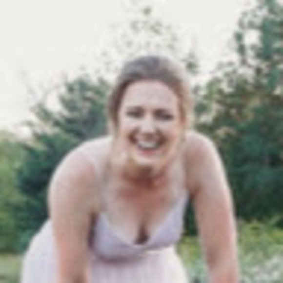 Profile Picture of Andrea Sinclair (@andreasincla537) on Poshmark