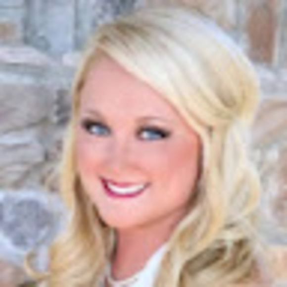 Profile Picture of Candice Hughes (@candicehughe110) on Poshmark