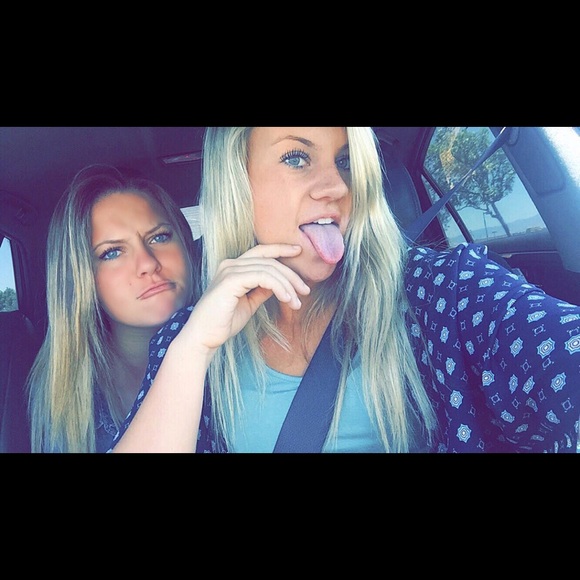 Alexis Denkers - Poshmark Profile Picture of Alexis Denkers (@denkersalexis) on Poshmark