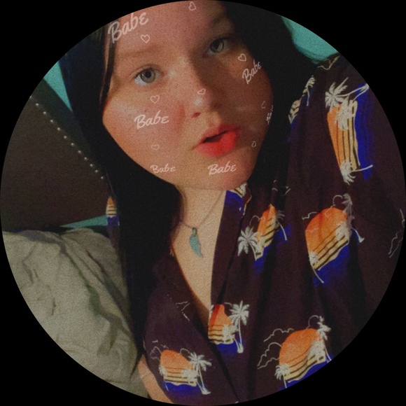Profile Picture of Hanna Thomas (@hannafthomas10) on Poshmark