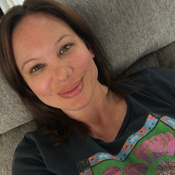 Profile Picture of Catt Catt (@ccatt1916) on Poshmark