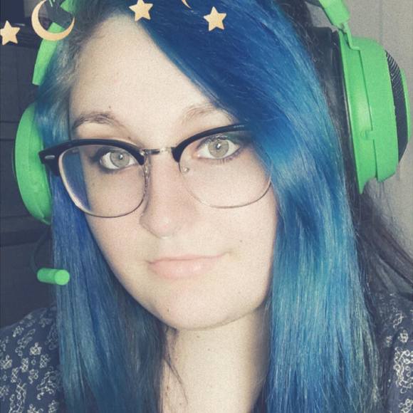 Laura Hardner - Poshmark Profile Picture of Laura Hardner (@hufflepuffin) on Poshmark