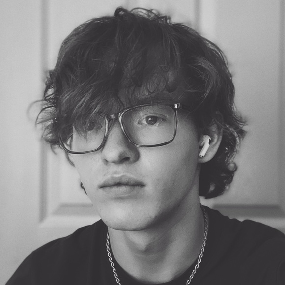 Profile Picture of Joseph Hill (@elliot_jo) on Poshmark