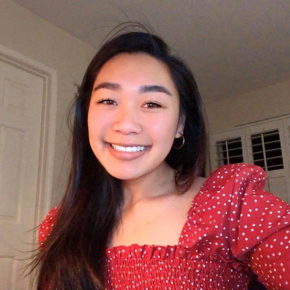 Profile Picture of Tiffany Dinh (@tiffanydinhhh) on Poshmark