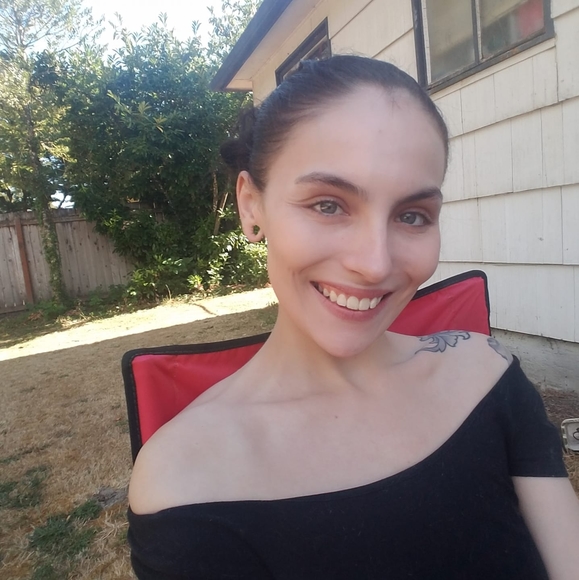 Profile Picture of Ariel Starr (@lilscrappy9) on Poshmark