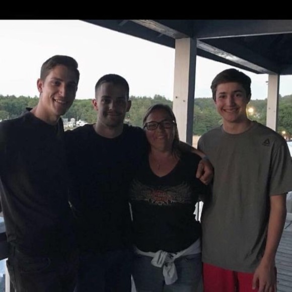 Profile Picture of Sam Ovitt (@samovitt) on Poshmark